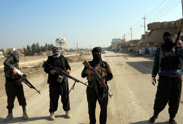 ISIL executes 322 Sunni tribe members: Iraqi ministry